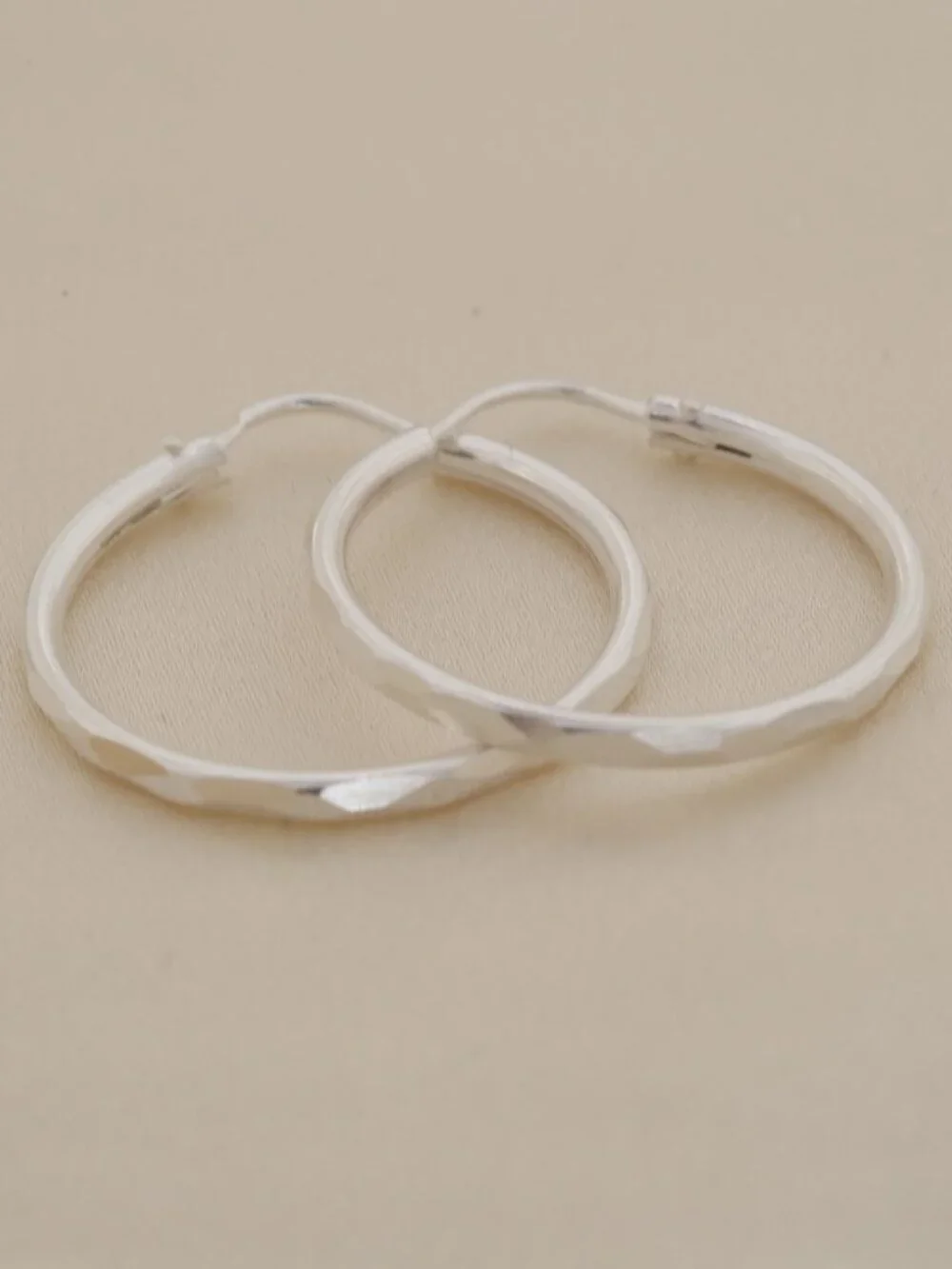 925 Sterling Silver Diamond Cut Hoop Earrings 25 mm Huggie Hoops - Picture 4 of 7